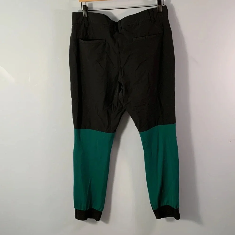 Oakley’s mens size 32 performance fit black athletic pants teal contrast back